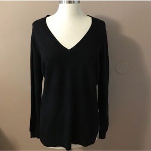 NWT J.Crew Black Gray Medium Petite  V-neck long sleeve sweater